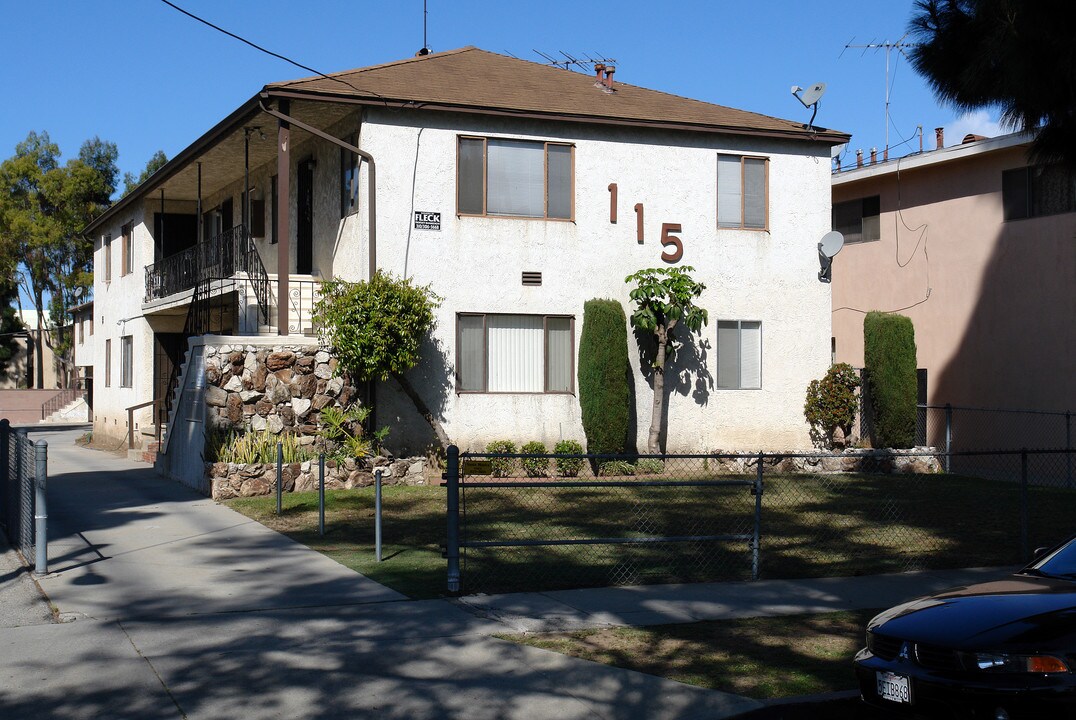 115 N Hillcrest Blvd in Inglewood, CA - Building Photo