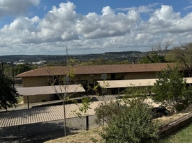 708 Smokey Mountain Dr in Kerrville, TX - Building Photo