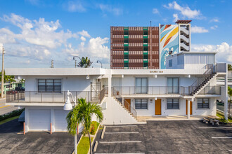 Golden Sea in Hollywood, FL - Building Photo - Building Photo