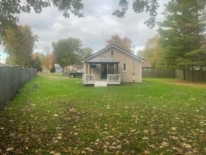 990 Pine Rd in Bay City, MI - Foto de edificio - Building Photo