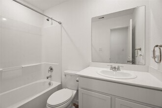 2202 Glenlloyd Ter Rd in League City, TX - Building Photo - Building Photo