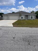 579 NW North Macedo Blvd in Port St. Lucie, FL - Building Photo