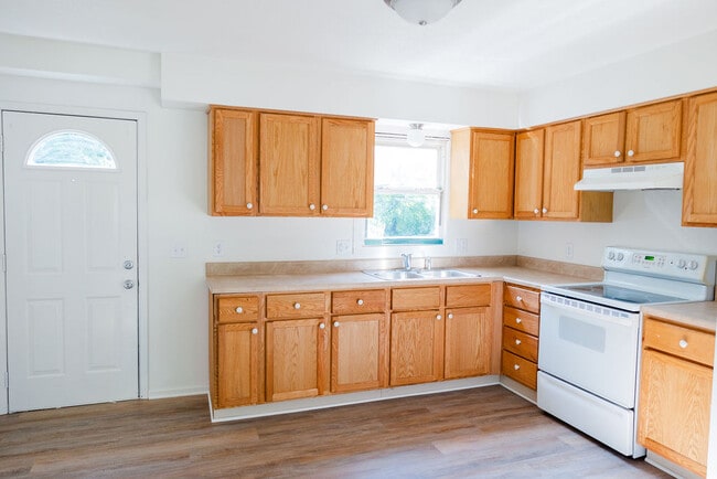 4446 Park Lawn Dr in Des Moines, IA - Building Photo - Building Photo