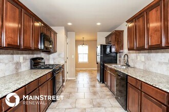 7412 Comrade Ln in Yukon, OK - Foto de edificio - Building Photo