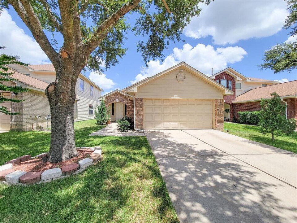 19026 Yellow Thrush Dr in Cypress, TX - Building Photo