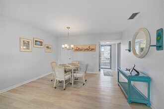 10215 Regal Dr in Largo, FL - Building Photo - Building Photo