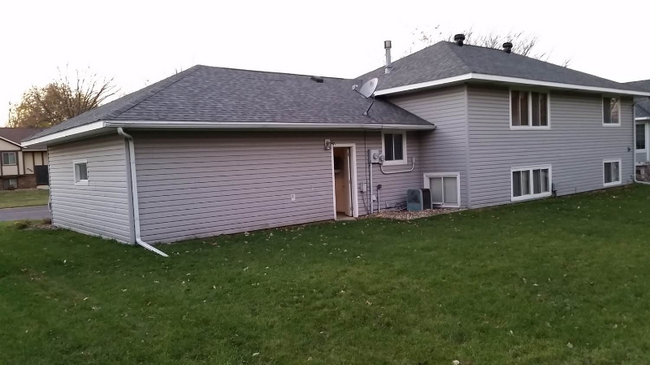 1765 3rd Ave NE in Owatonna, MN - Building Photo - Building Photo
