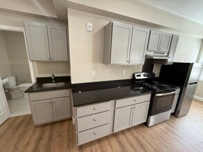 1050 Hancock St, Unit 11 in Quincy, MA - Foto de edificio - Building Photo