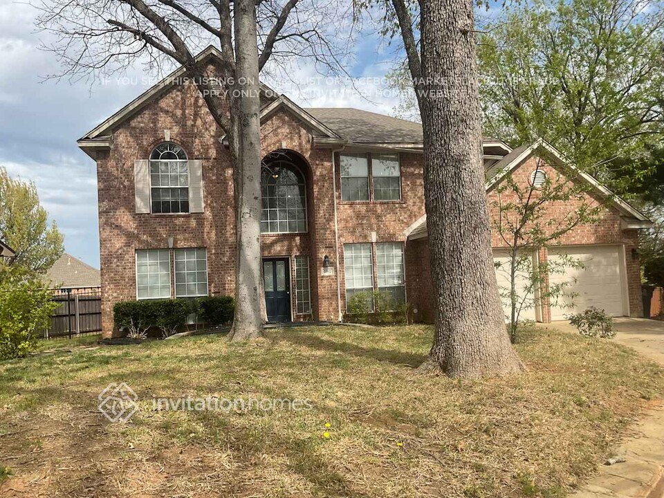 2702 Cobblestone Dr in Grapevine, TX - Building Photo