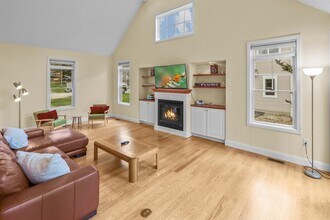 19 Linkside Dr in Thornton, NH - Building Photo - Building Photo