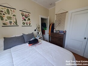 31 Herrick Rd, Unit 4A in Newton, MA - Foto de edificio - Building Photo