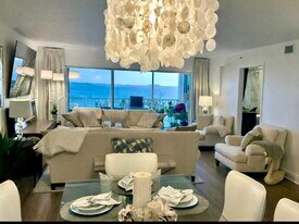 561 Casa Bella Dr in Cape Canaveral, FL - Building Photo