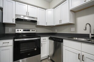 Wade Manor in Inkster, MI - Building Photo