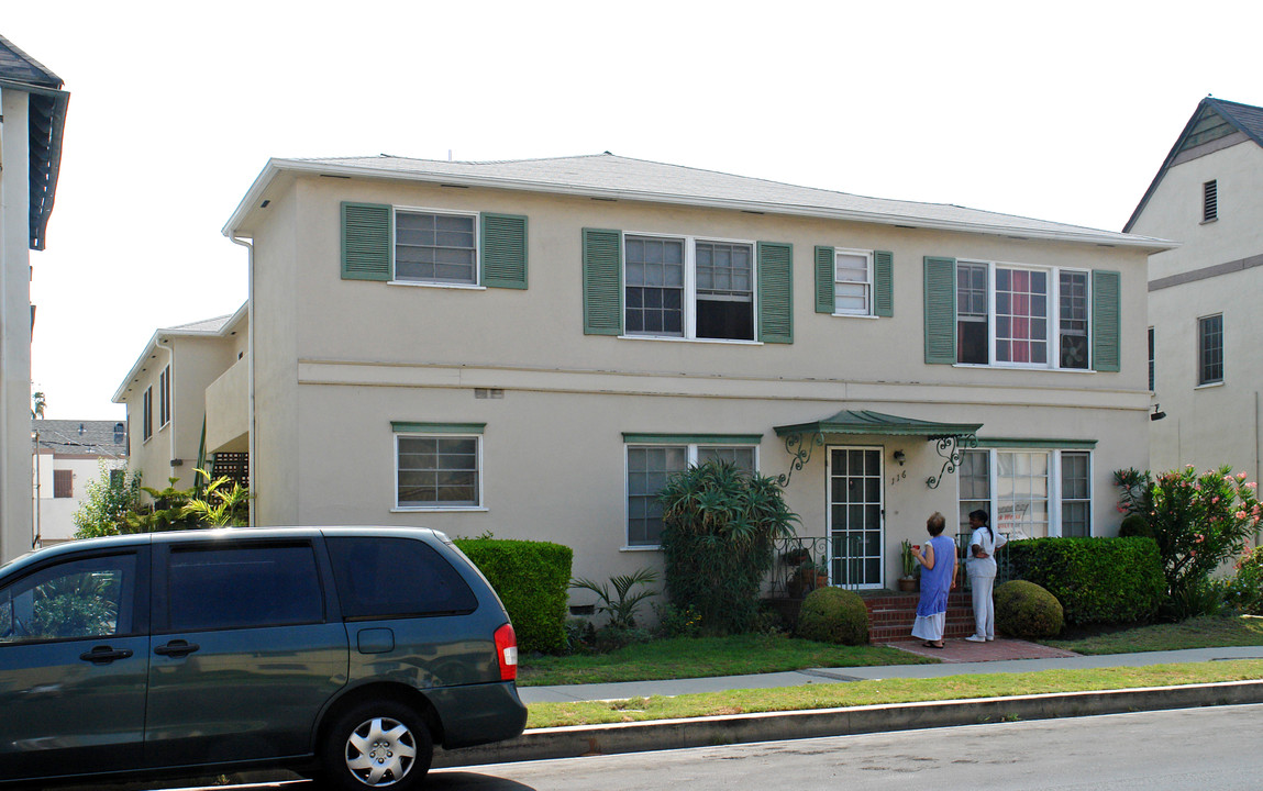 116 N Sweetzer Ave in Los Angeles, CA - Foto de edificio