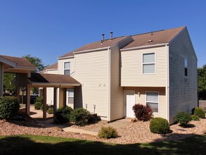 Capstone Townhomes in Topeka, KS - Building Photo - Building Photo