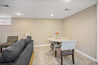 300 Lawton St in Falls Church, VA - Building Photo - Building Photo