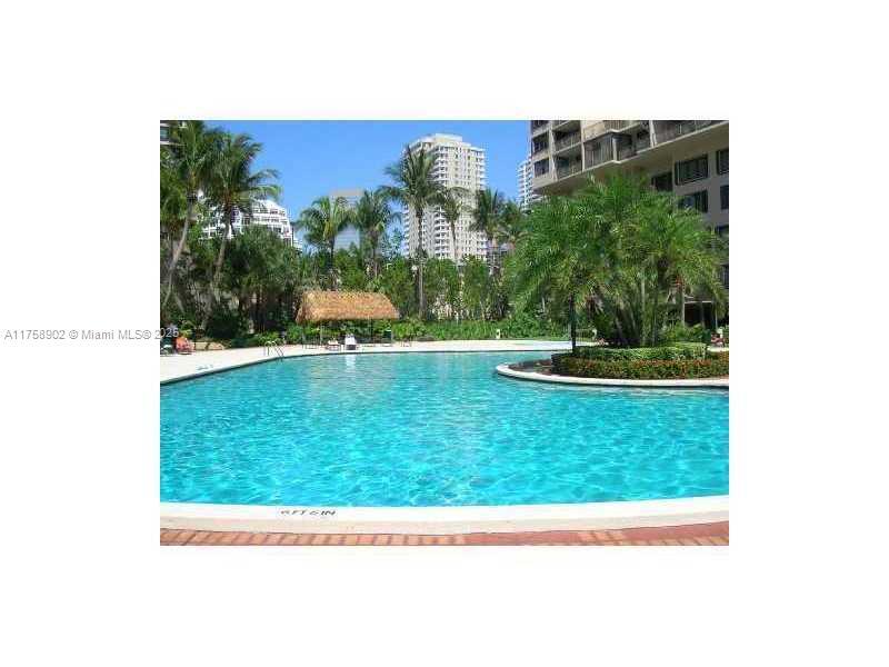 540 Brickell Key Dr, Unit 410 in Miami, FL - Building Photo