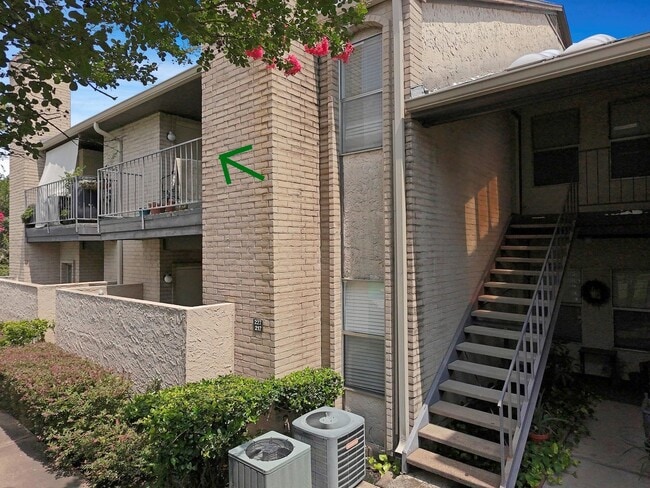 property at 2021 Spenwick Dr