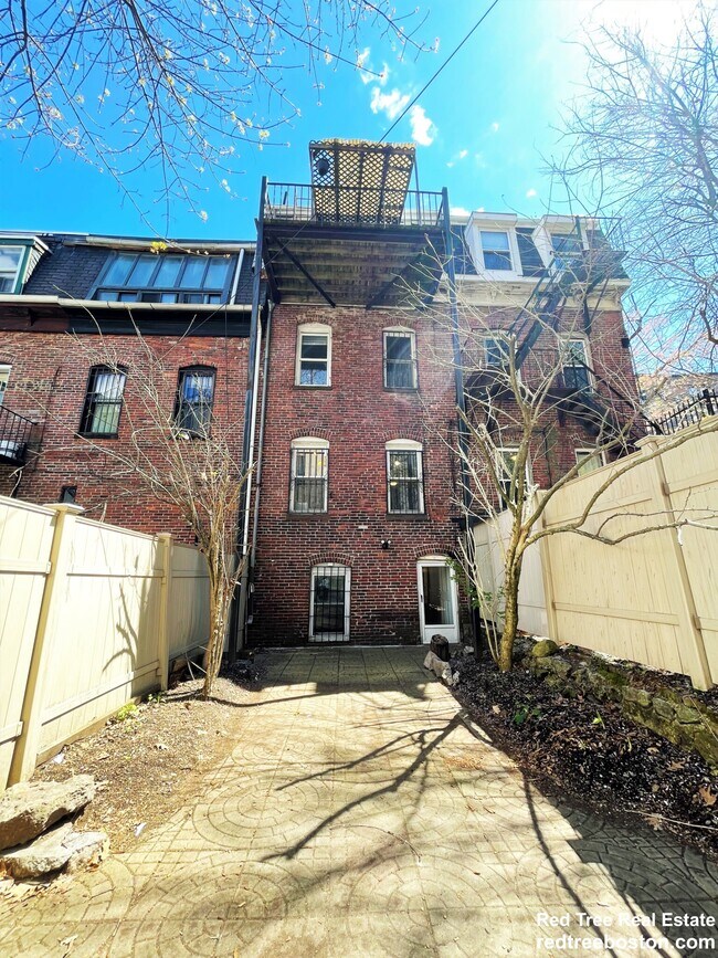 8 Sewall St in Roxbury Crossing, MA - Foto de edificio - Building Photo