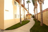 Villa Toscana Apartment Homes in Westminster, CA - Foto de edificio - Building Photo