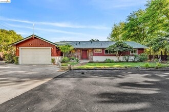 3300 Concord Ave in Brentwood, CA - Building Photo - Building Photo