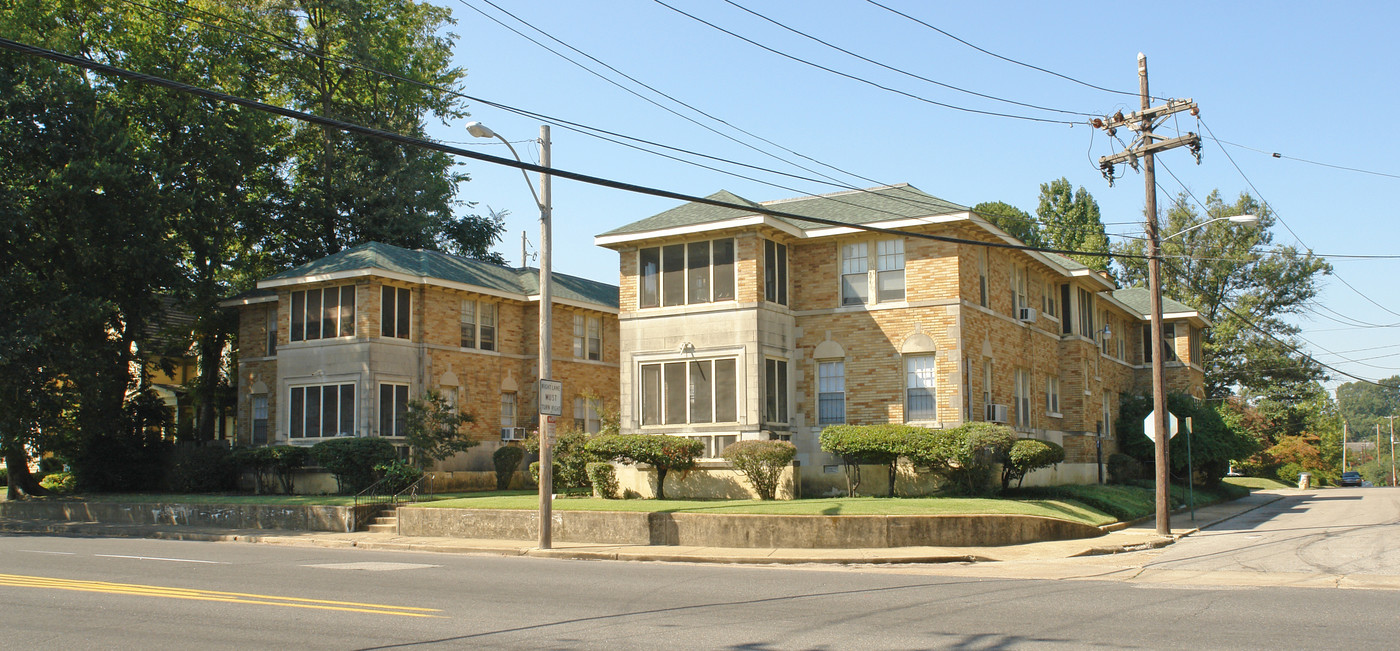 235 S McLean Blvd in Memphis, TN - Building Photo