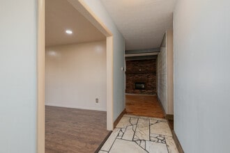 2305 E Hines St in Republic, MO - Building Photo - Building Photo