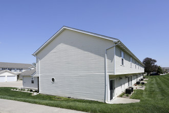 Arbour Walk Townhomes in Normal, IL - Foto de edificio - Building Photo