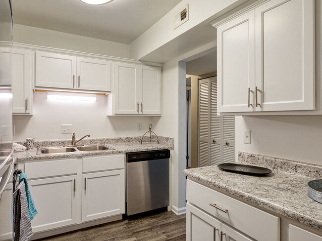 Colonial Towne Apartments