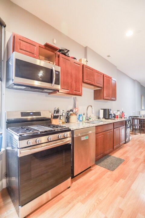 1582 N Clybourn Ave in Chicago, IL - Building Photo