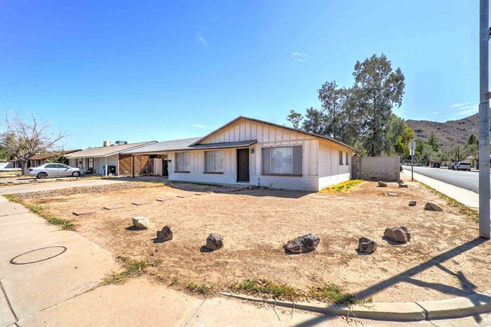12601 N 21st Ave in Phoenix, AZ - Building Photo