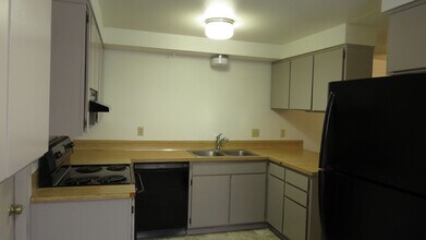 414 NW Bond St in Bend, OR - Building Photo - Building Photo