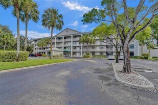 1502 Whitehall Dr, Unit 303 in Davie, FL - Building Photo