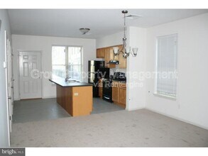 745 S 13th St in Philadelphia, PA - Building Photo - Building Photo