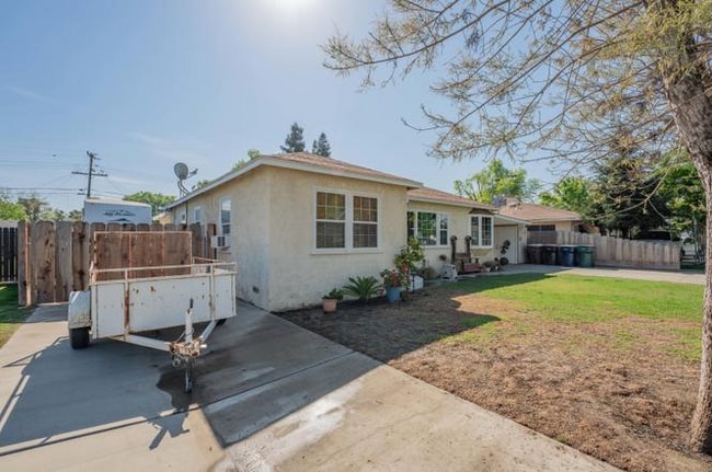 property at 562 N Delwood St