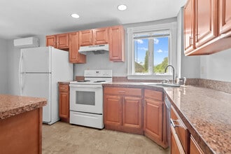 310 Flanders Rd in East Lyme, CT - Building Photo - Building Photo