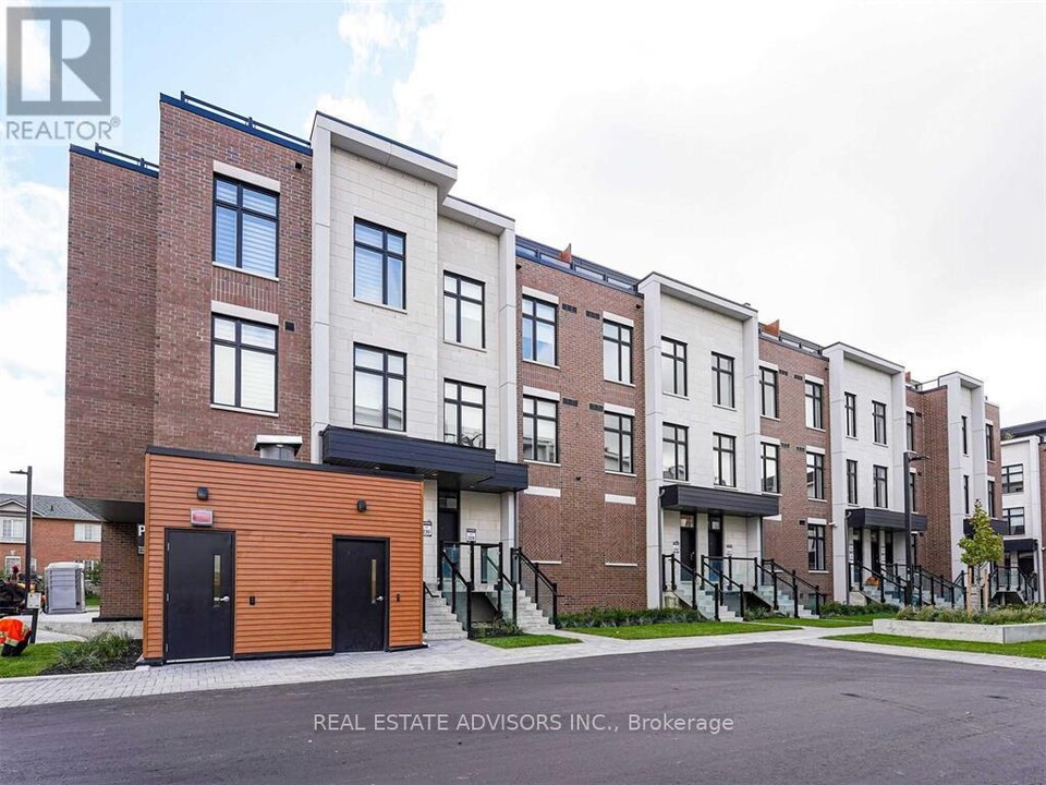9570-9570 Islington Ave in Vaughan, ON - Building Photo