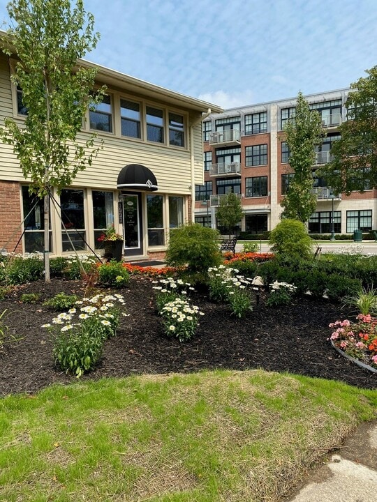 Eton Square Apartments & Townhomes in Birmingham, MI - Foto de edificio