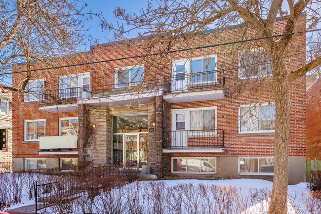 3860 Édouard-Montpetit Boul in Montréal, QC - Building Photo - Building Photo