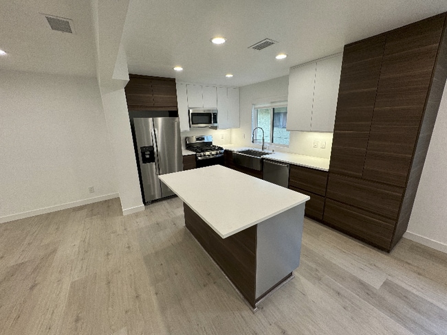 431 N Alhambra Ave in Monterey Park, CA - Building Photo - Building Photo