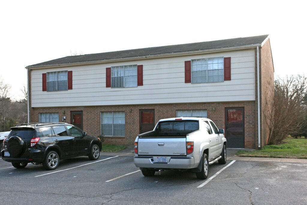 300 S Bost Ave Apartments Newton, NC Apartments For Rent