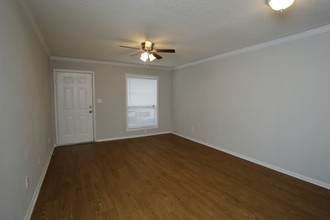 Clearview Apartments in Mobile, AL - Building Photo - Interior Photo