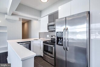 17 S 44th St in Philadelphia, PA - Building Photo - Building Photo