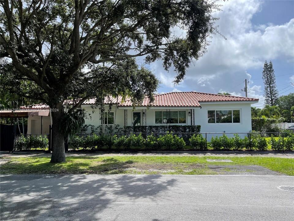 1585 SW 13th Ave in Miami, FL - Building Photo