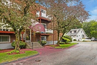 273 Albion St, Unit 2 in Wakefield, MA - Building Photo - Building Photo