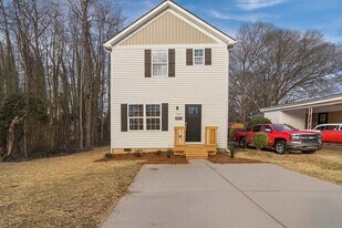 601 S Mountain St in Cherryville, NC - Building Photo