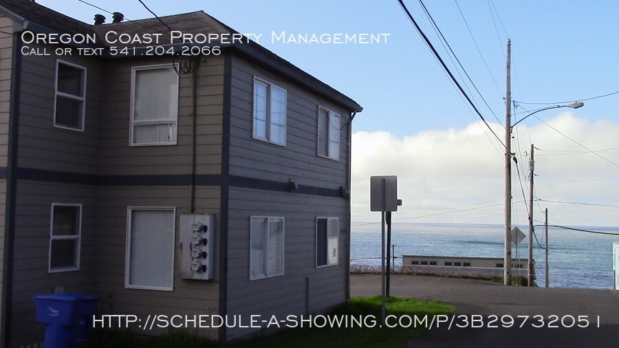 40 Collins St in Depoe Bay, OR - Building Photo