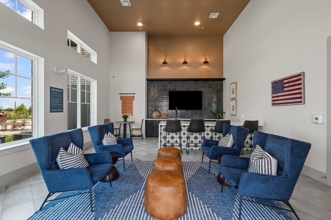 Peak at 1385 in Aubrey, TX - Foto de edificio - Building Photo