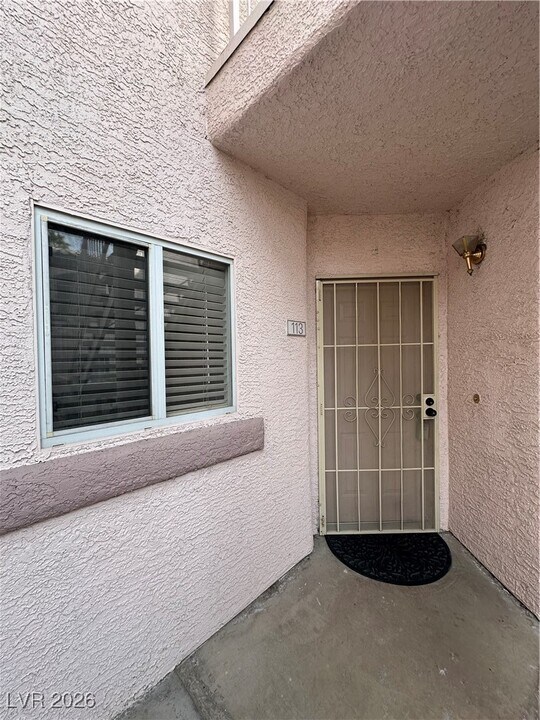 4555 E Sahara Ave in Las Vegas, NV - Building Photo