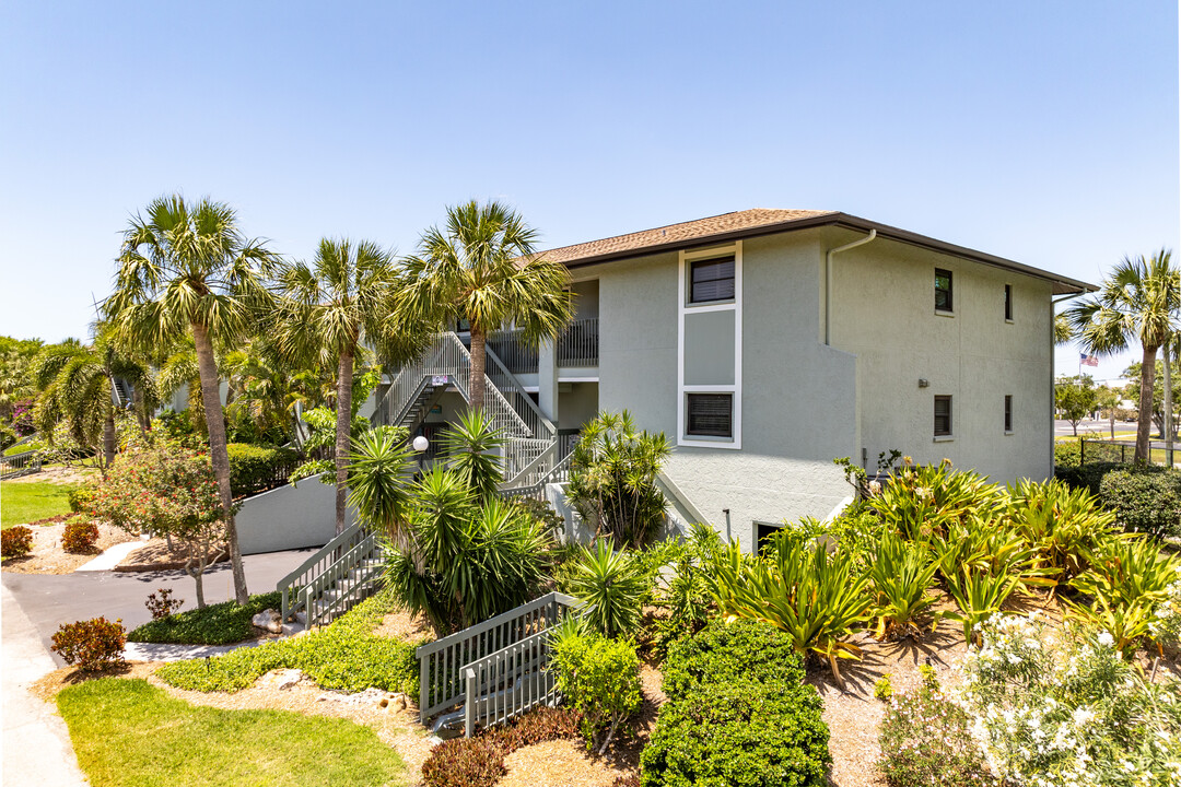 Island Village in Holmes Beach, FL - Building Photo